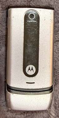 Motorola W376g TracFone Flip Phone Silver VGA Camera